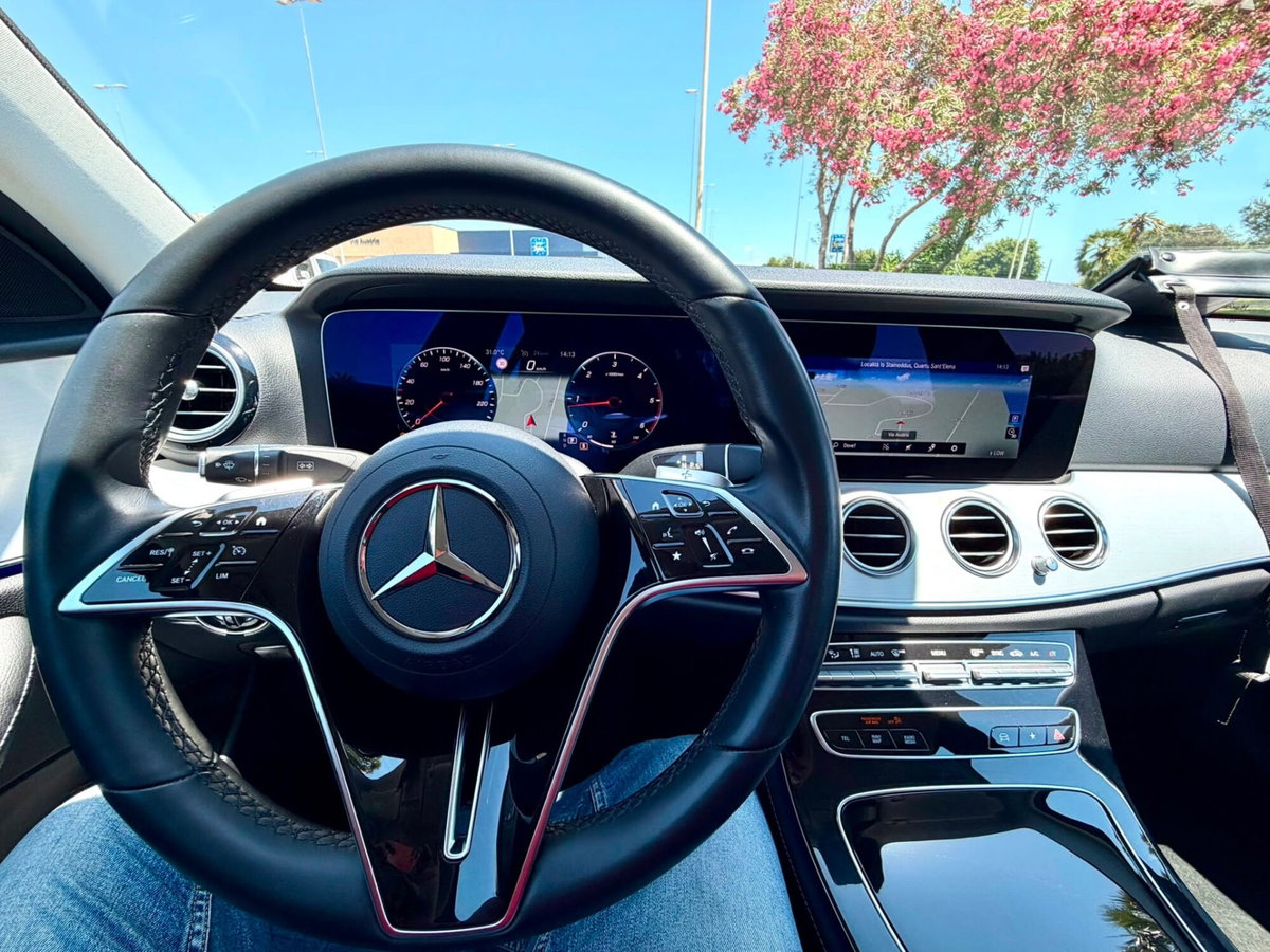 Mercedes-Benz Classe E 220 d Auto Premium Plus (10)
