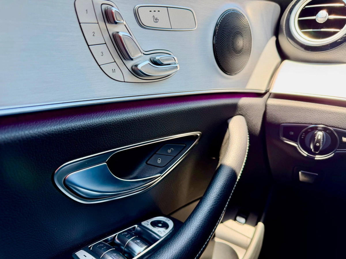 Mercedes-Benz Classe E 220 d Auto Premium Plus (13)