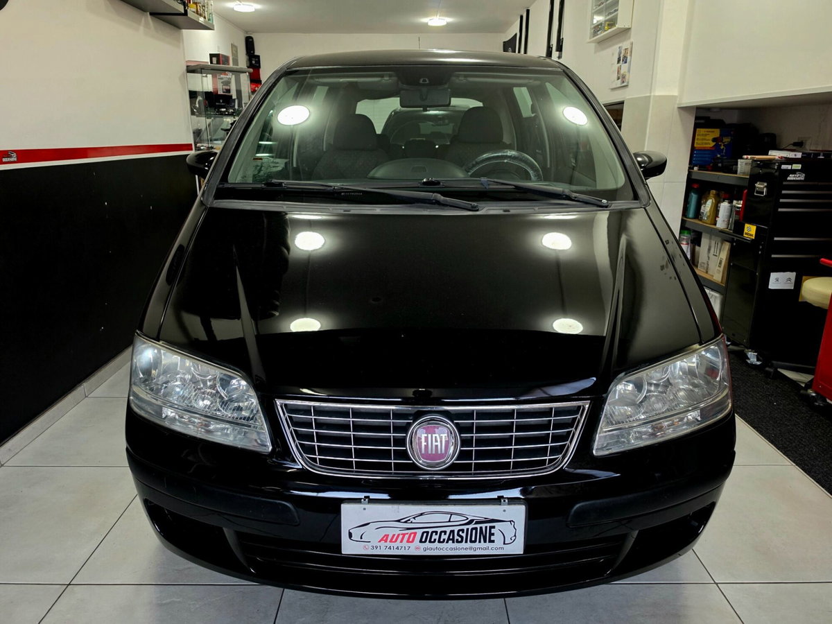 Fiat Idea 1.2 16V BlackLabel (2)