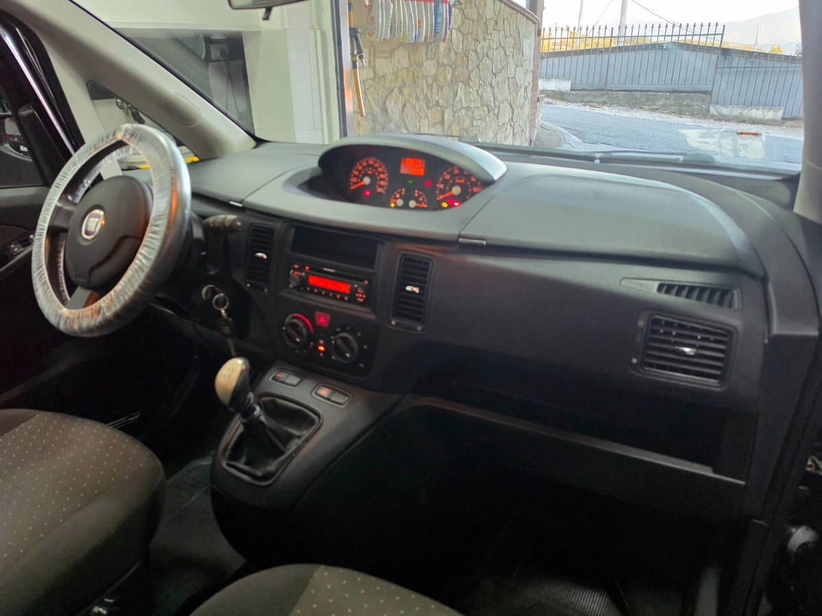 Fiat Idea 1.2 16V BlackLabel (5)