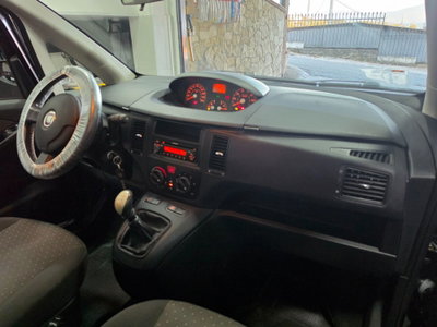 Fiat Idea 1.2 16V BlackLabel (5)