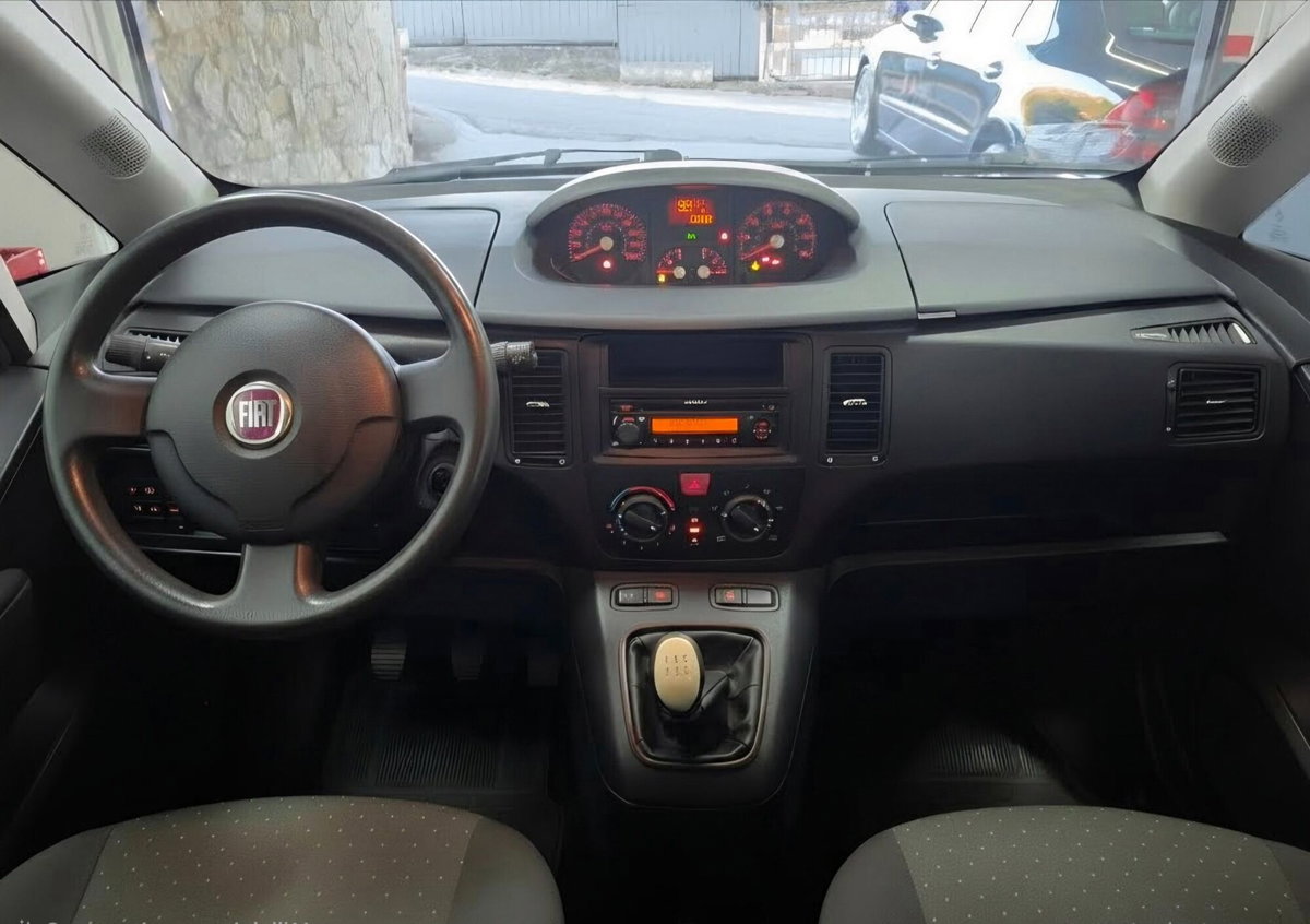 Fiat Idea 1.2 16V BlackLabel (6)