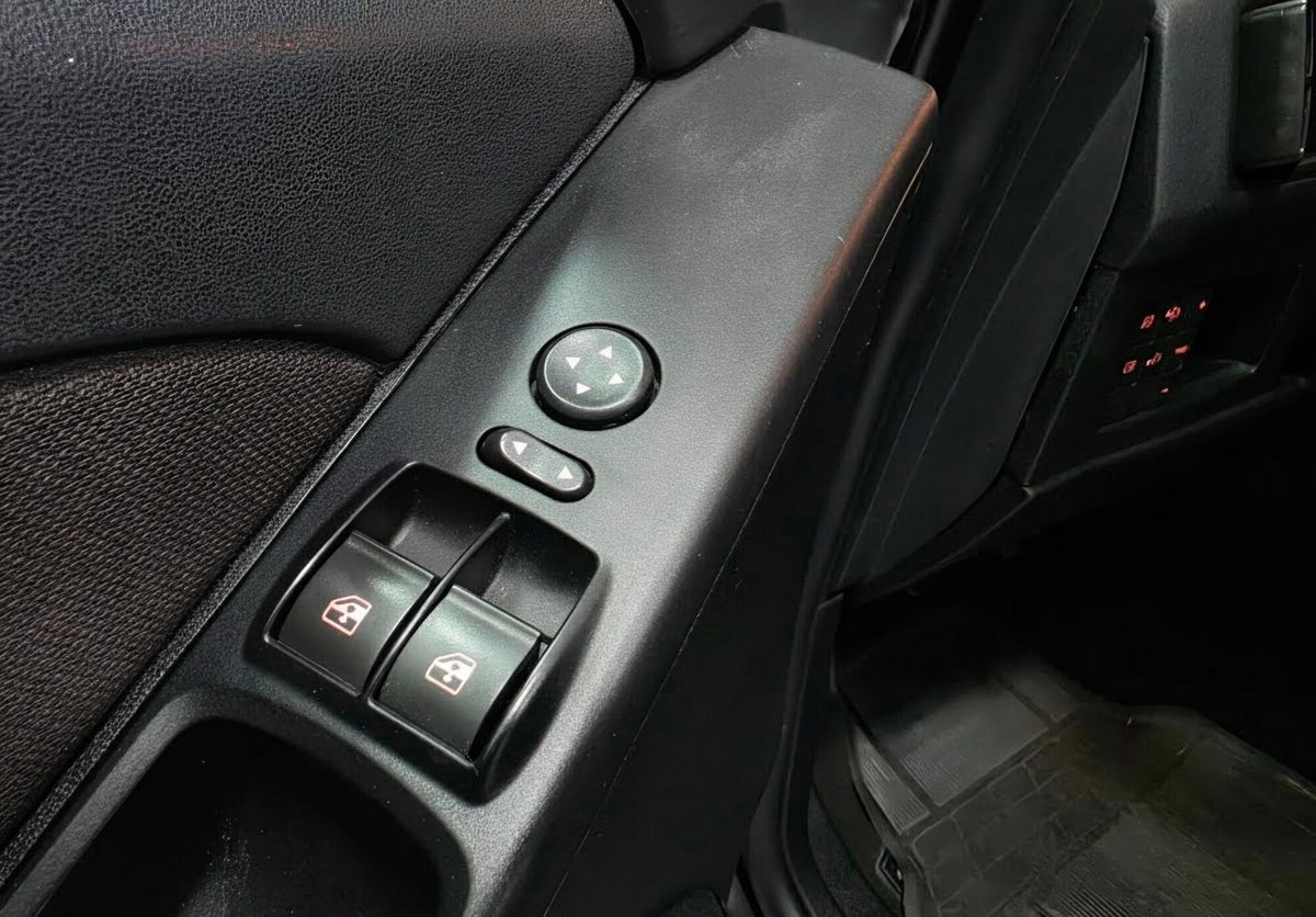 Fiat Idea 1.2 16V BlackLabel (7)