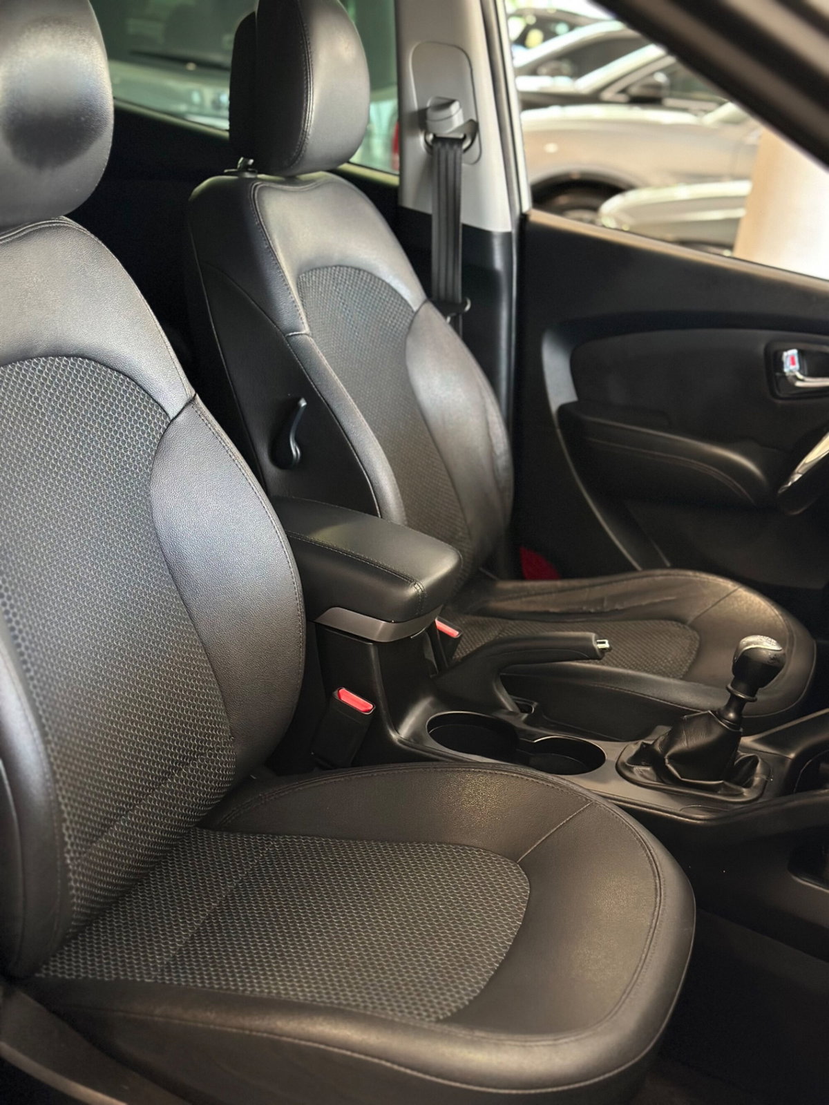 Hyundai ix35 1.7 CRDi 2WD Xpossible (12)