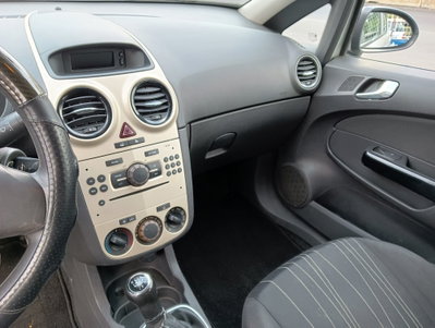 Opel Corsa 1.2 80CV 5 porte GPL-TECH Club (10)