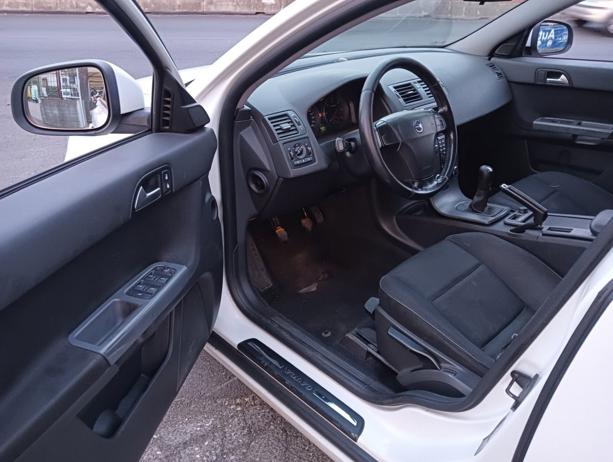 Volvo V50 D4 Geartronic Kinetic (7)