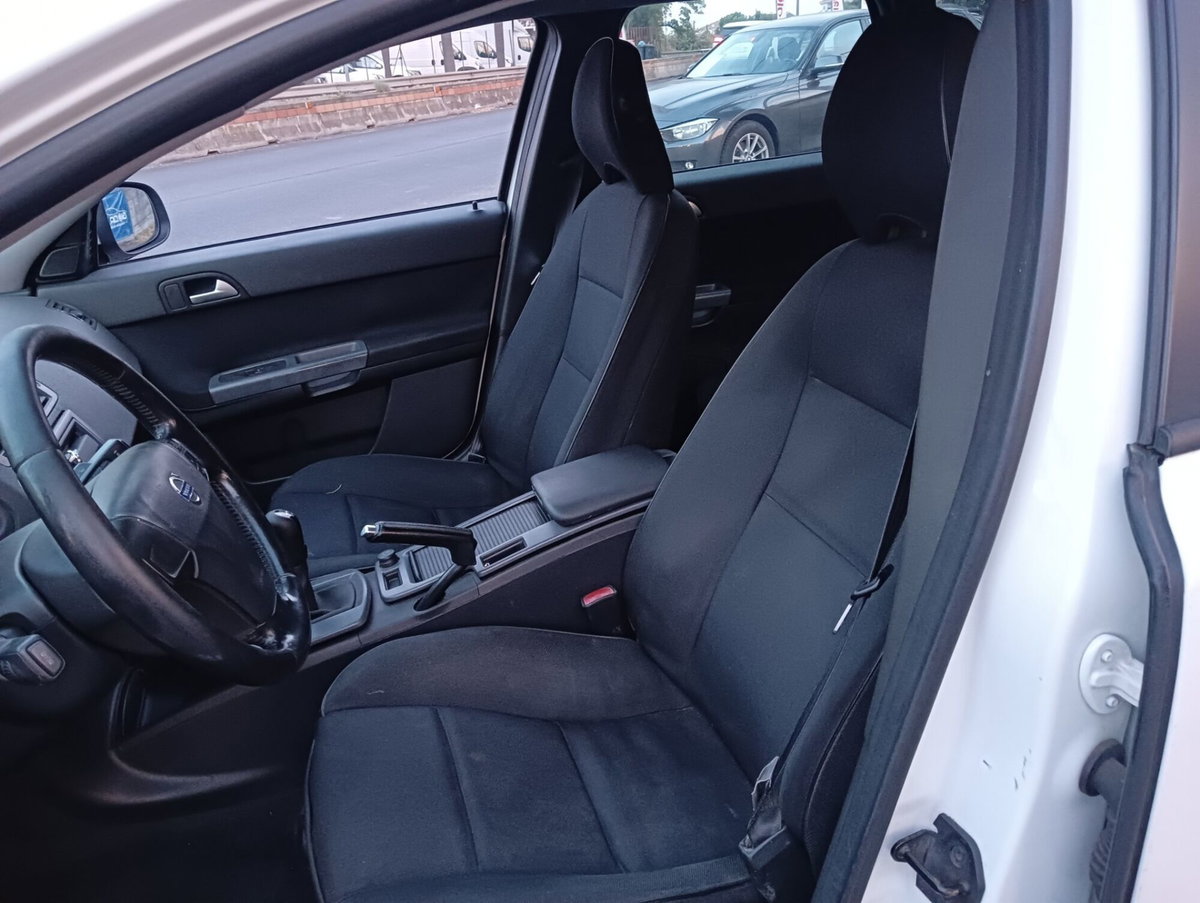Volvo V50 D4 Geartronic Kinetic (8)