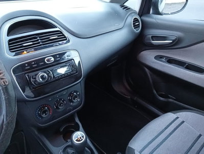 Fiat Punto Evo 1.3 Mjt 90 CV 3 porte Dualogic Dynamic (9)