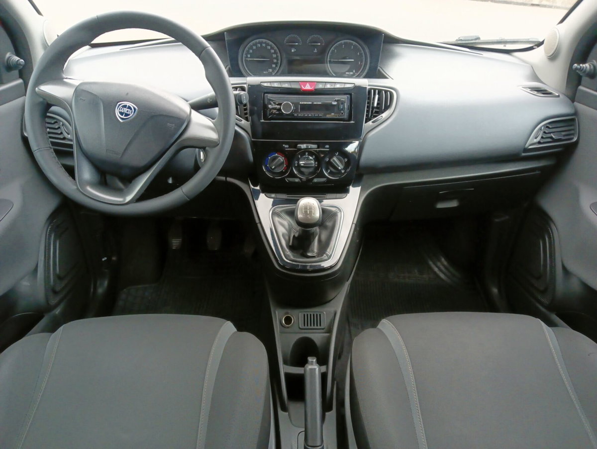 Lancia Ypsilon 1.3 MJT 16V 95 CV 5 porte S&S Silver (11)