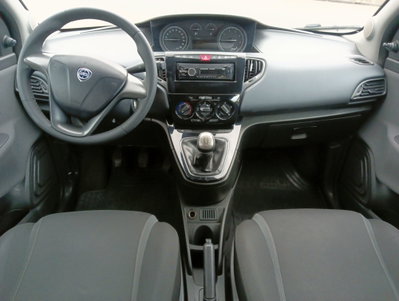 Lancia Ypsilon 1.3 MJT 16V 95 CV 5 porte S&S Silver (11)