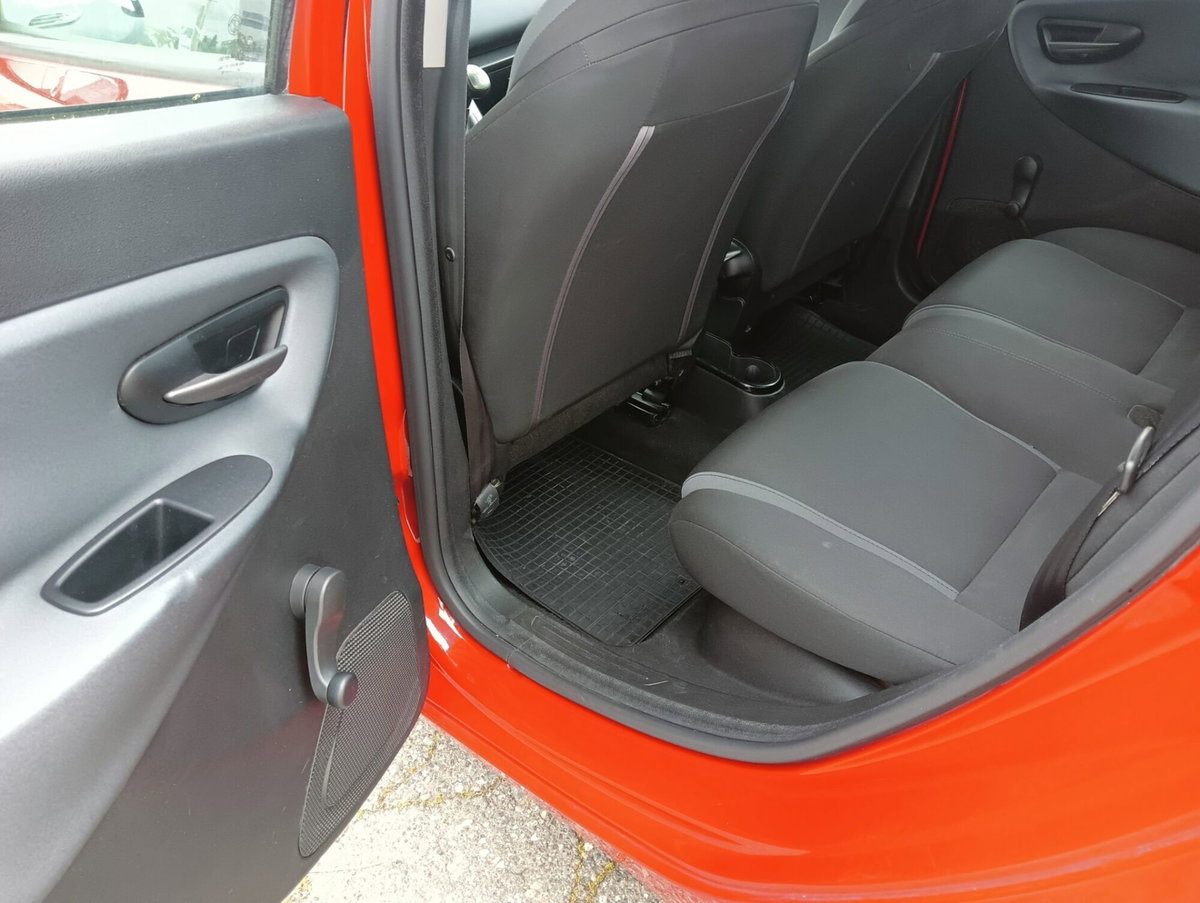 Lancia Ypsilon 1.3 MJT 16V 95 CV 5 porte S&S Silver (12)