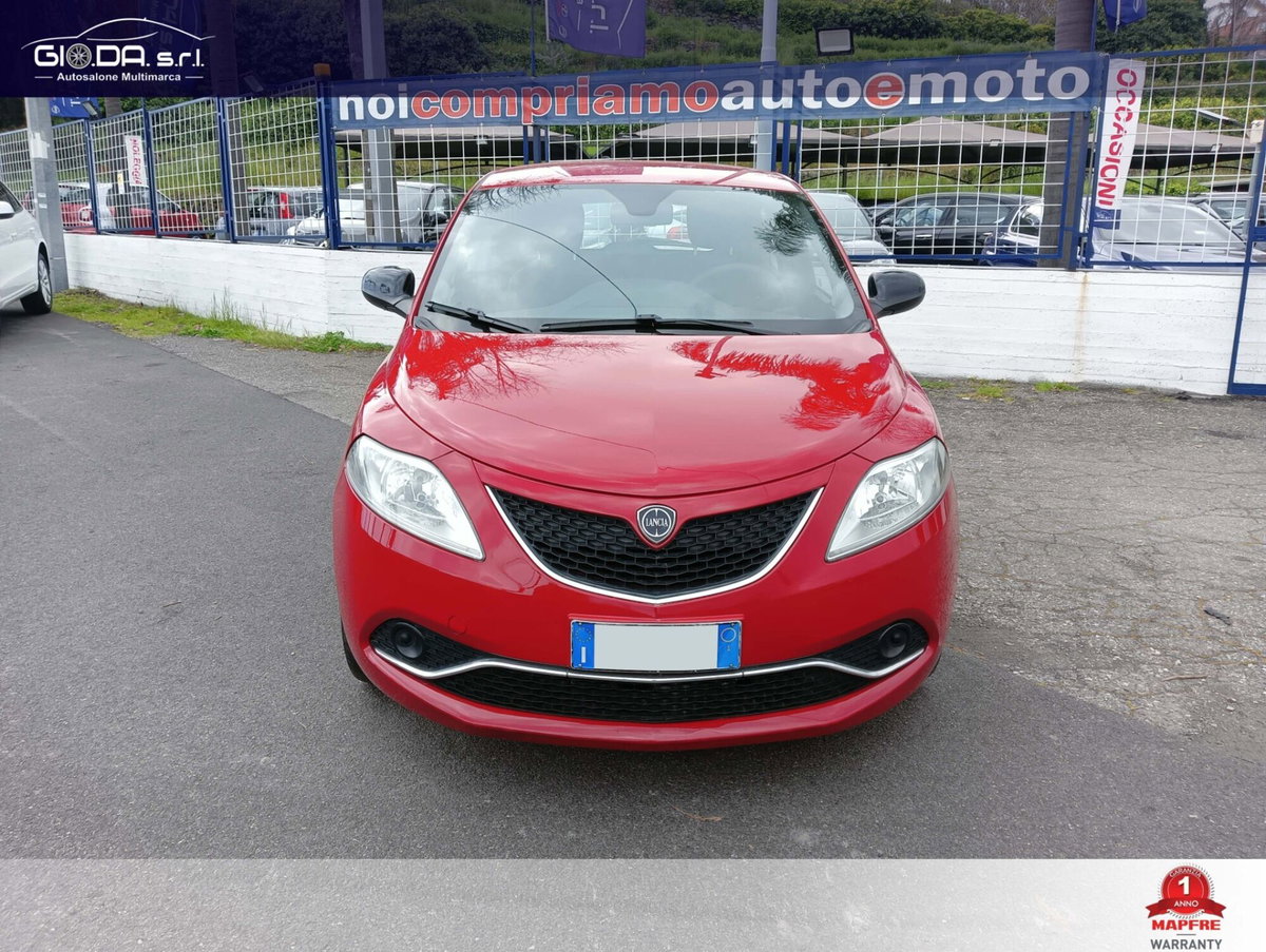 Lancia Ypsilon 1.3 MJT 16V 95 CV 5 porte S&S Silver (2)