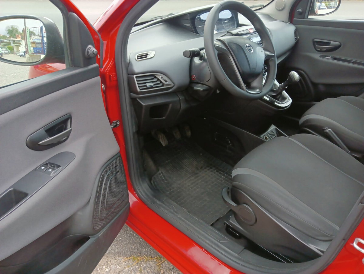 Lancia Ypsilon 1.3 MJT 16V 95 CV 5 porte S&S Silver (7)