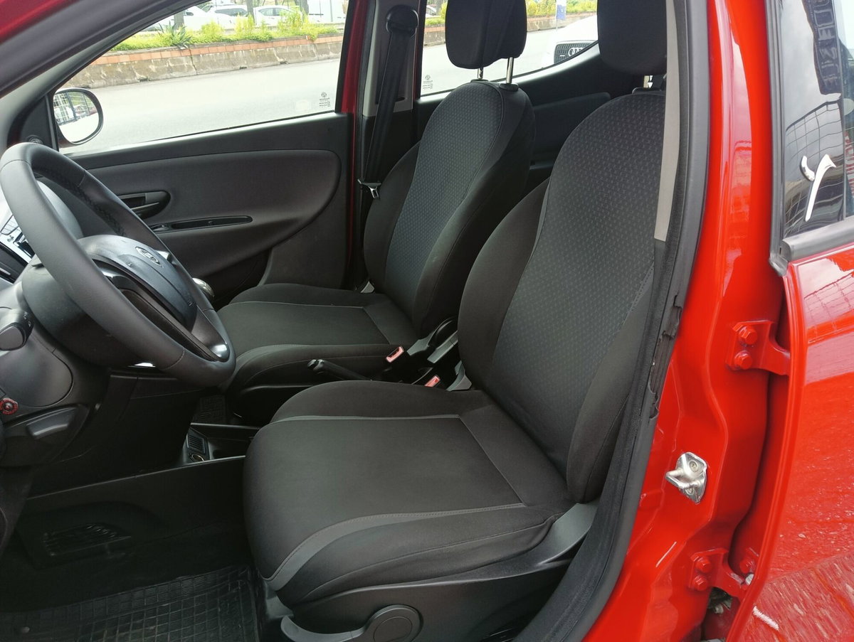 Lancia Ypsilon 1.3 MJT 16V 95 CV 5 porte S&S Silver (8)