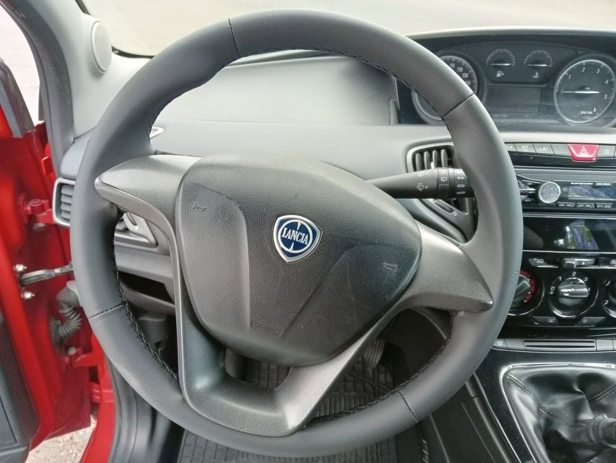 Lancia Ypsilon 1.3 MJT 16V 95 CV 5 porte S&S Silver (9)