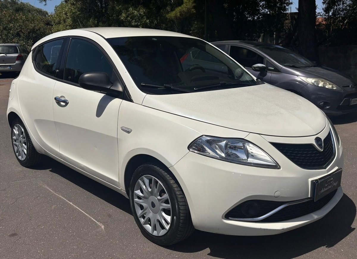 Lancia Ypsilon 1.2 69 CV 5 porte GPL Ecochic Silver