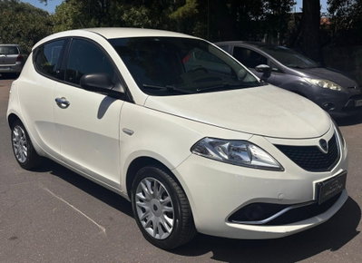 Lancia Ypsilon 1.2 69 CV 5 porte GPL Ecochic Silver usata