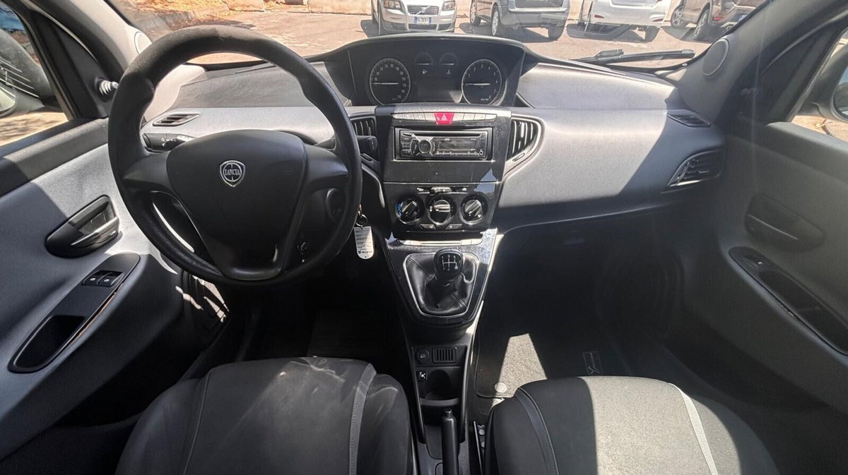 Lancia Ypsilon 1.2 69 CV 5 porte GPL Ecochic Silver (11)