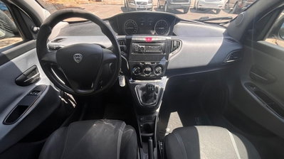 Lancia Ypsilon 1.2 69 CV 5 porte GPL Ecochic Silver (11)