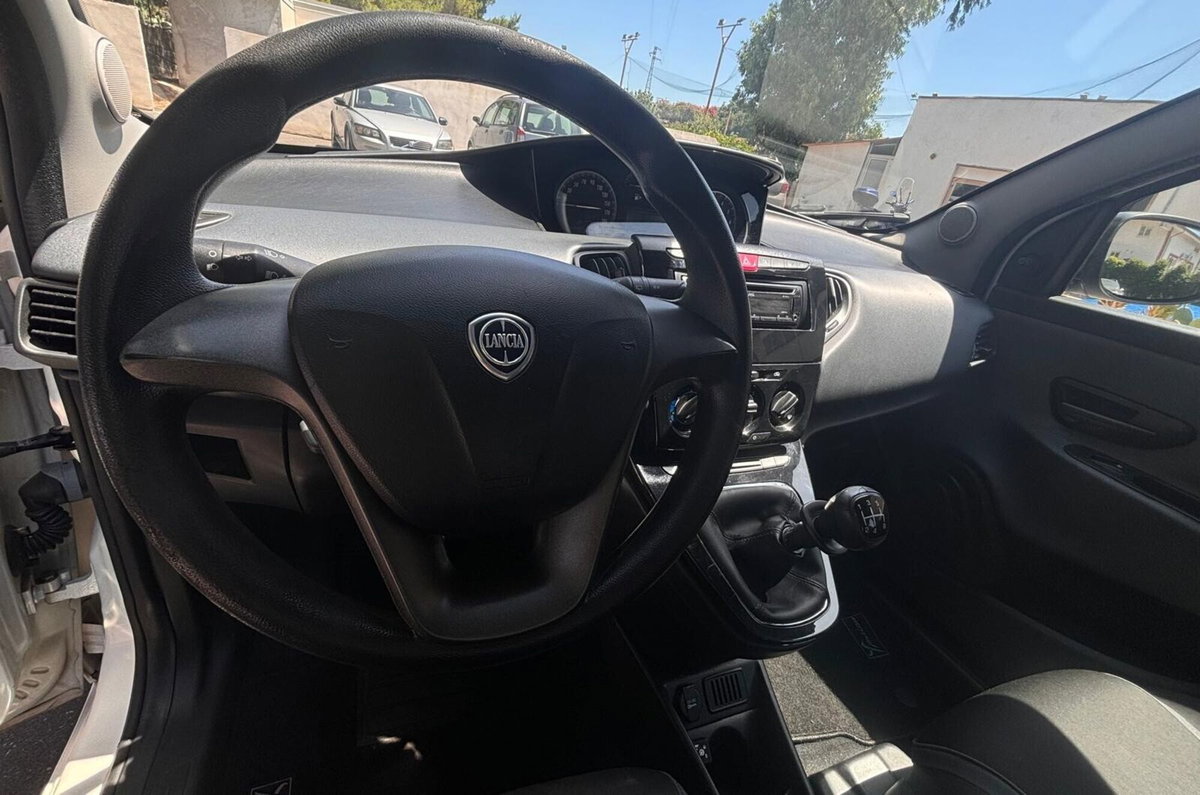 Lancia Ypsilon 1.2 69 CV 5 porte GPL Ecochic Silver (14)