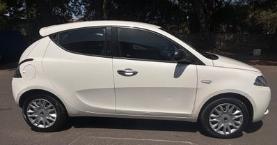 Lancia Ypsilon 1.2 69 CV 5 porte GPL Ecochic Silver (2)