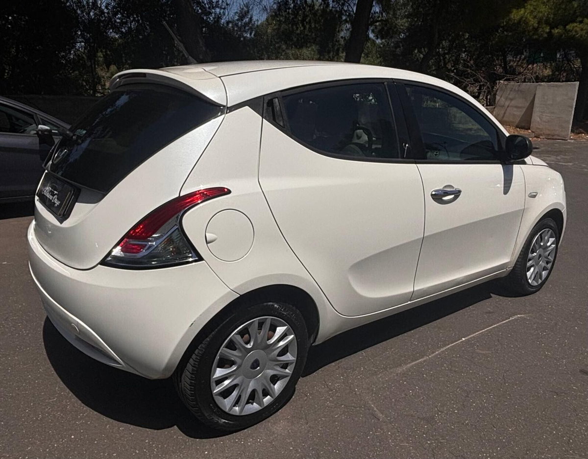 Lancia Ypsilon 1.2 69 CV 5 porte GPL Ecochic Silver (3)