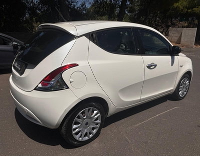 Lancia Ypsilon 1.2 69 CV 5 porte GPL Ecochic Silver (3)