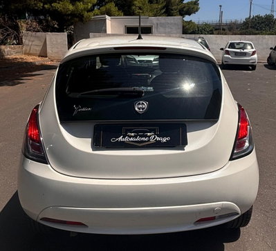 Lancia Ypsilon 1.2 69 CV 5 porte GPL Ecochic Silver (4)