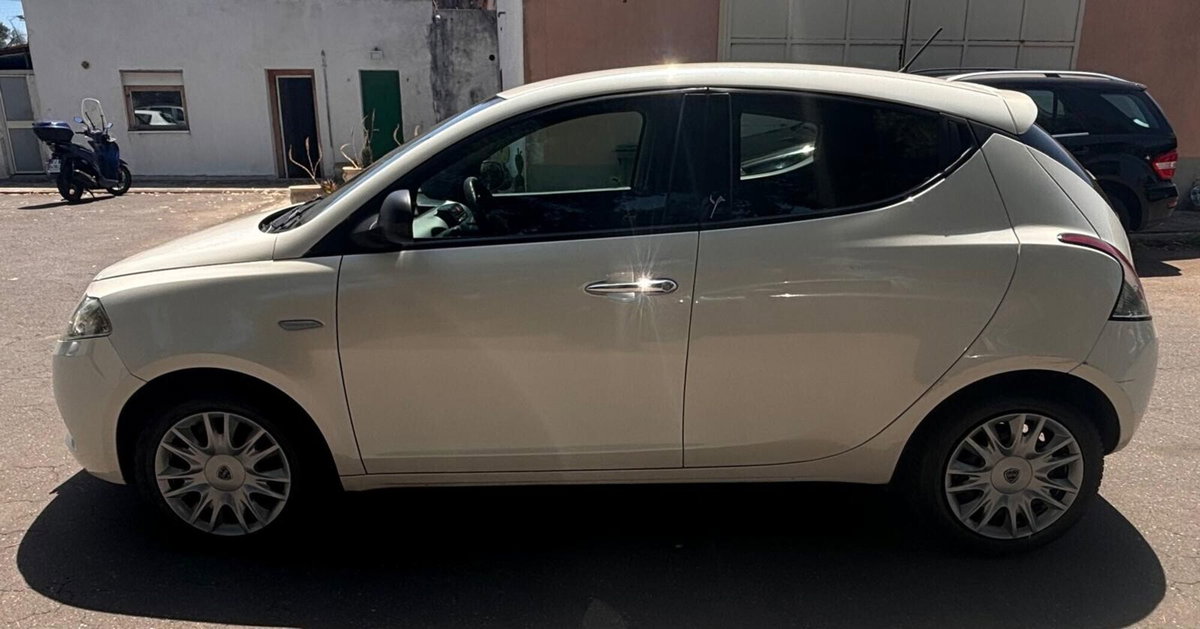 Lancia Ypsilon 1.2 69 CV 5 porte GPL Ecochic Silver (7)