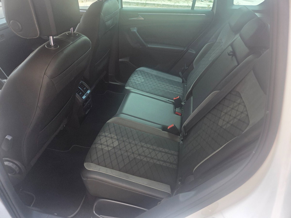 Volkswagen Tiguan 2.0 TDI 150 CV SCR DSG 4MOTION R-Line (14)