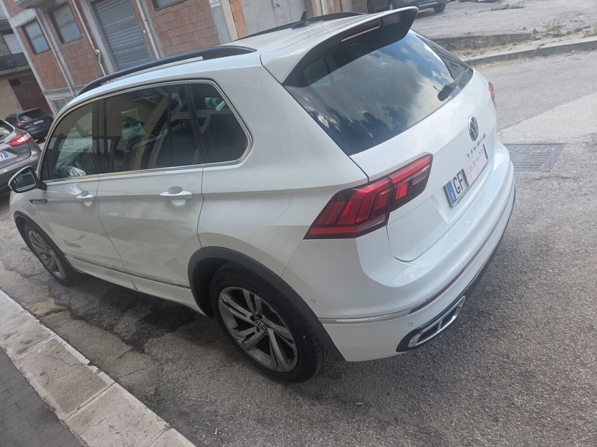 Volkswagen Tiguan 2.0 TDI 150 CV SCR DSG 4MOTION R-Line (7)