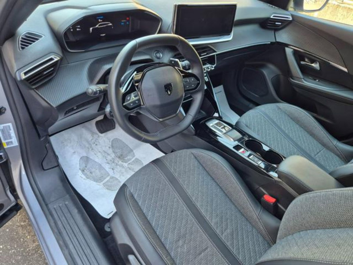 Peugeot 2008 1.2 hybrid Allure 145cv e-dcs6 (10)