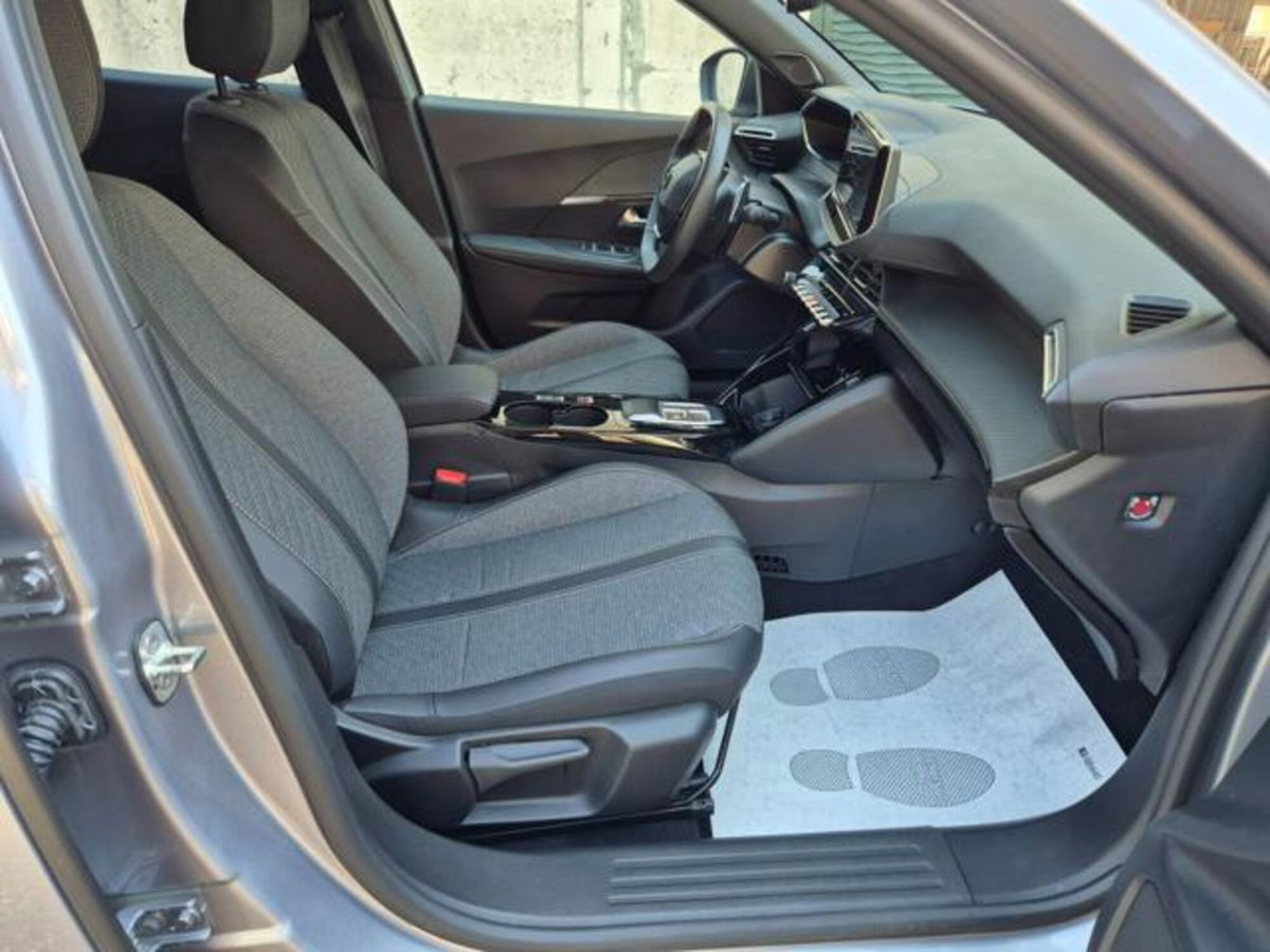 Peugeot 2008 1.2 hybrid Allure 145cv e-dcs6 (11)