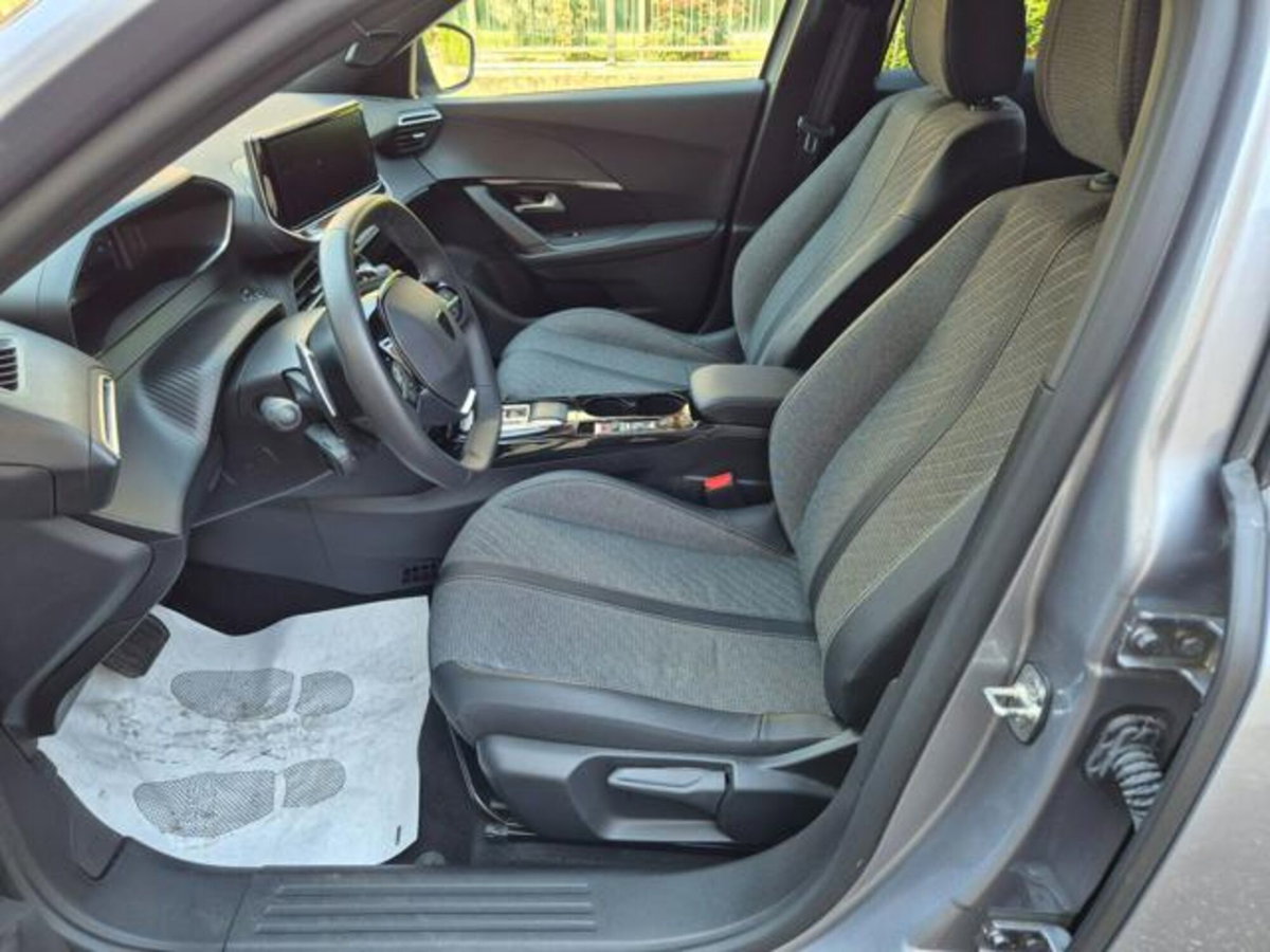 Peugeot 2008 1.2 hybrid Allure 145cv e-dcs6 (9)