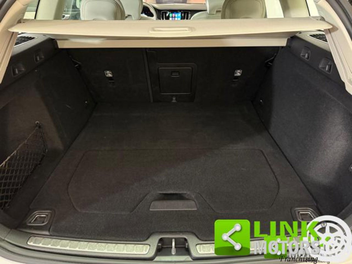 Volvo V60 B4 automatico Ultimate Dark (12)