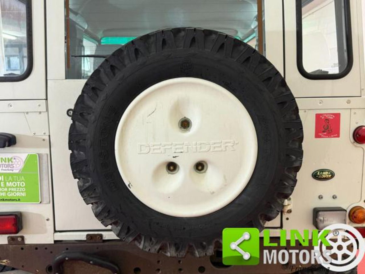 Land Rover Defender 90 2.5 Td5 Station Wagon (15)