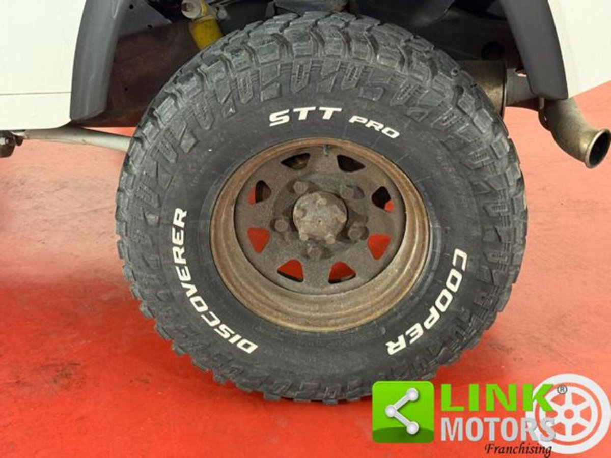 Land Rover Defender 90 2.5 Td5 Station Wagon (18)