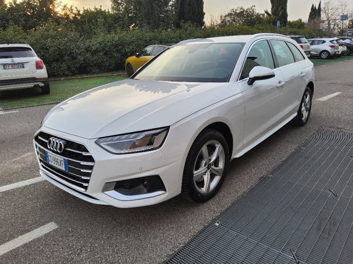 Audi A4 Avant 30 TDI/136 CV S tronic Business Advanced (2)