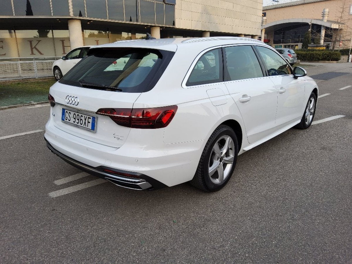 Audi A4 Avant 30 TDI/136 CV S tronic Business Advanced (4)