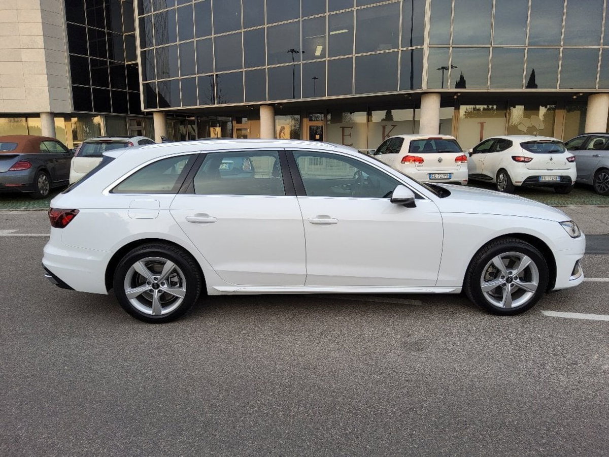 Audi A4 Avant 30 TDI/136 CV S tronic Business Advanced (5)
