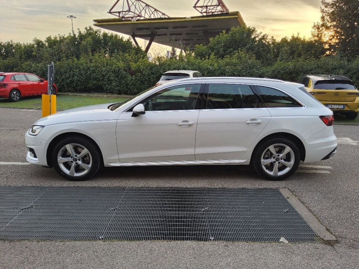 Audi A4 Avant 30 TDI/136 CV S tronic Business Advanced (6)