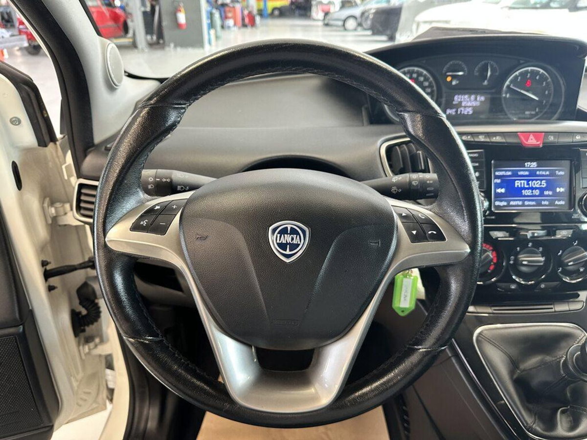 Lancia Ypsilon 1.2 69 CV 5 porte Mya (10)