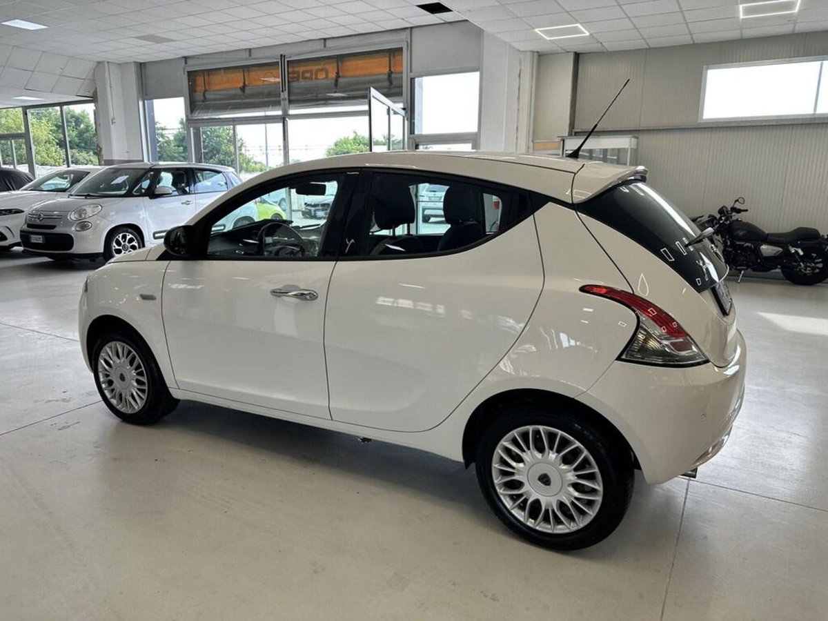 Lancia Ypsilon 1.2 69 CV 5 porte Mya (4)