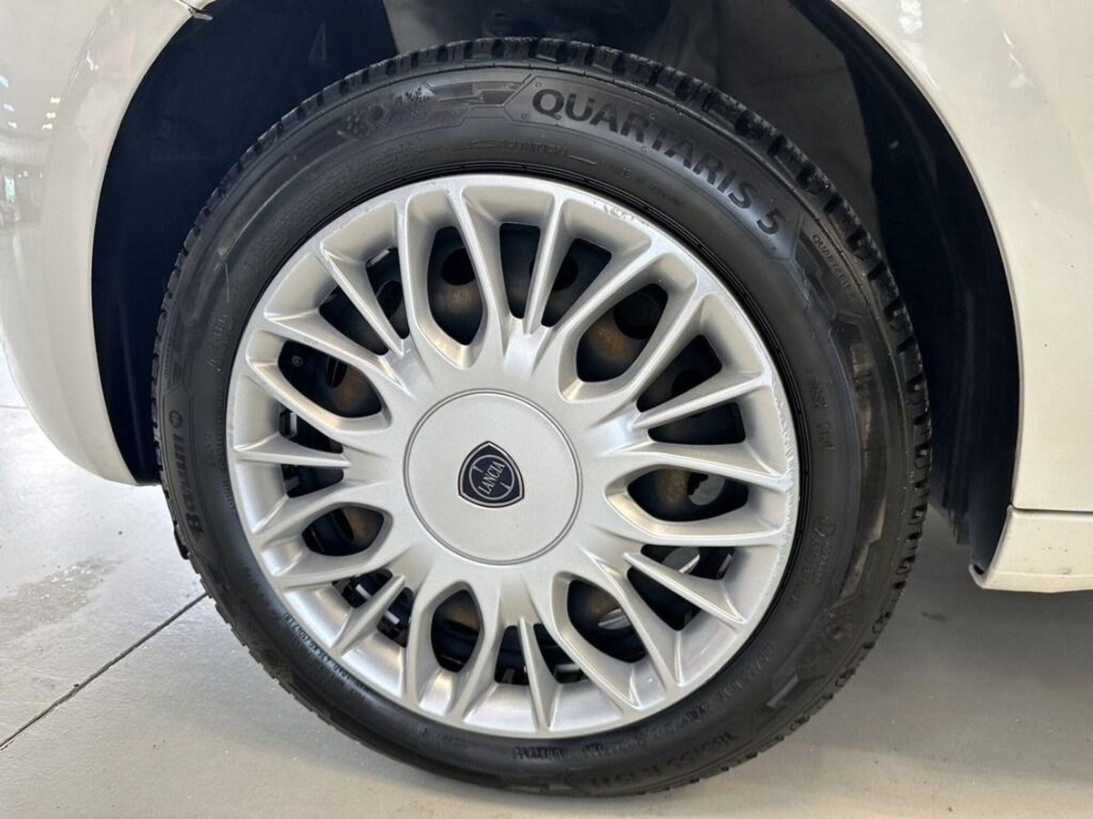 Lancia Ypsilon 1.2 69 CV 5 porte Mya (5)