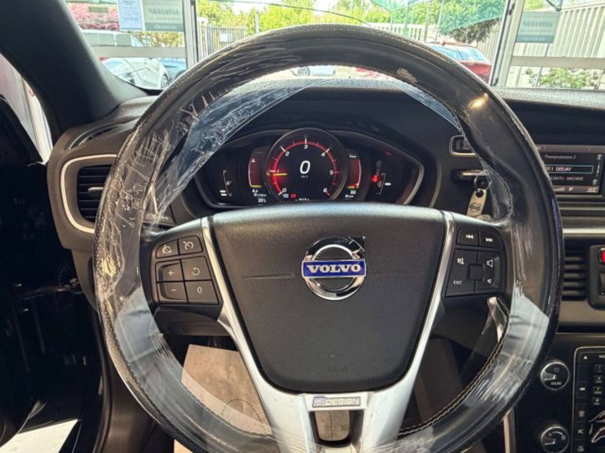 Volvo V40 D2 1.6 R-design Kinetic (11)