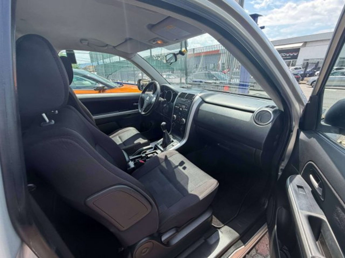 Suzuki Grand Vitara 1.9 DDiS 3 porte Offroad (8)