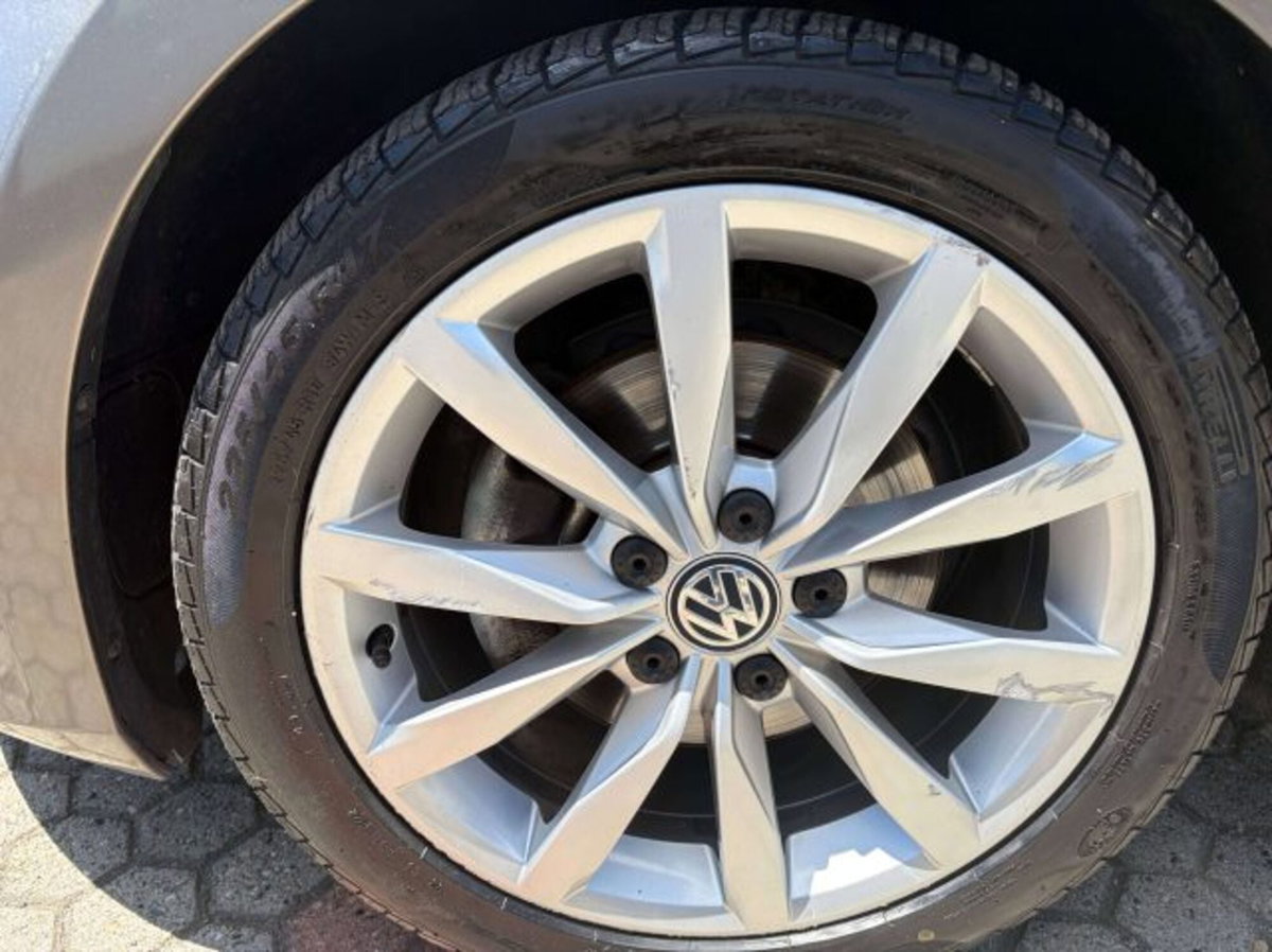 Volkswagen Golf 1.6 TDI DPF 5p. Highline (15)