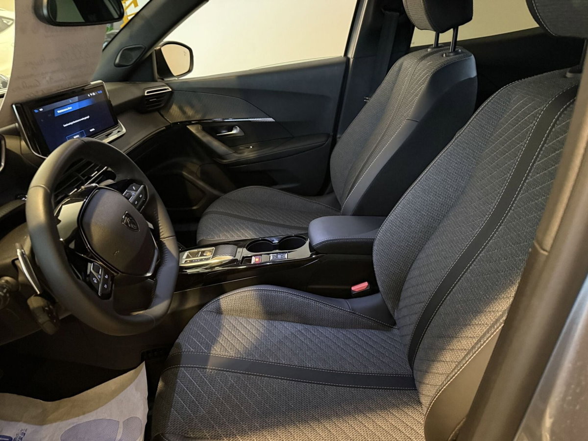Peugeot 2008 1.2 hybrid Allure 145cv e-dcs6 (10)
