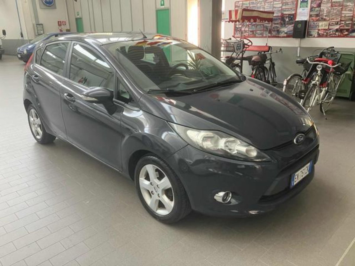 Ford Fiesta 1.4 5 porte Bz.- GPL Titanium (2)