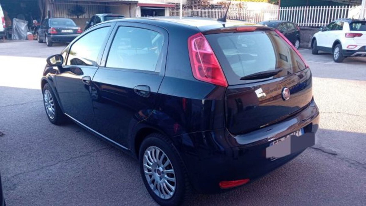 Fiat Punto 1.3 MJT II S&S 95 CV 5 porte Street (2)